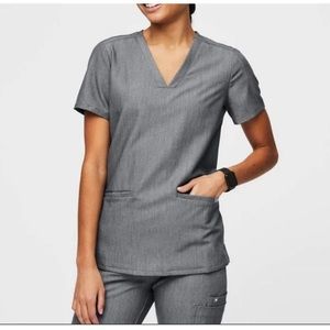 NWT Figs Casma Three Pocket Scrub Top V Neck Size Medium gray
